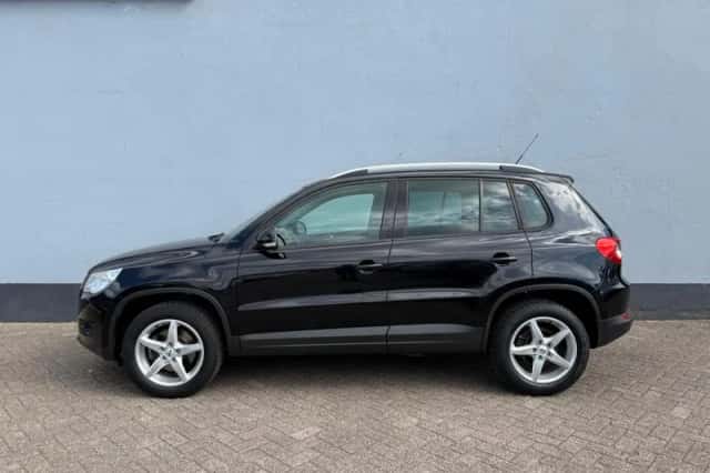Volkswagen Tiguan (2009) thumbnail 3