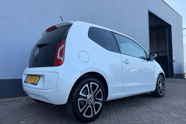 Volkswagen Up! (2014) thumbnail 6