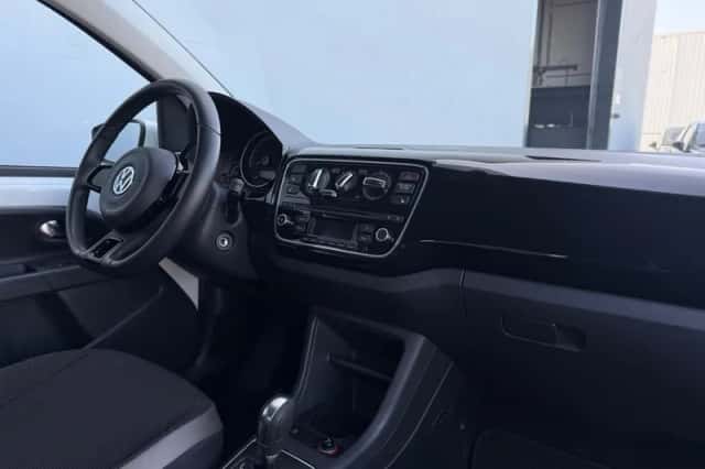 Volkswagen Up! (2014) thumbnail 10