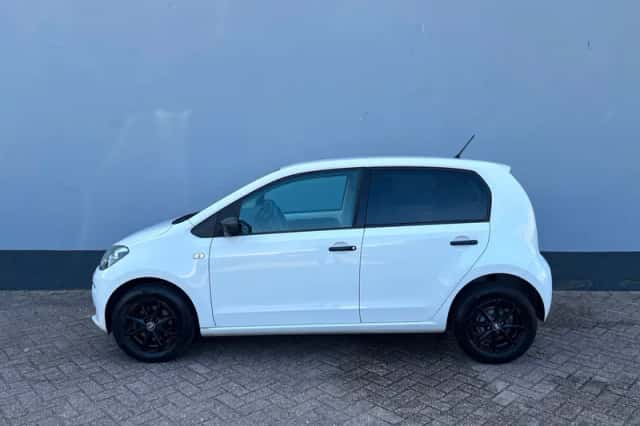 Volkswagen Up! (2015) thumbnail 2