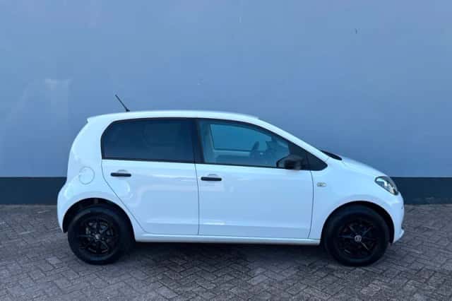 Volkswagen Up! (2015) thumbnail 5
