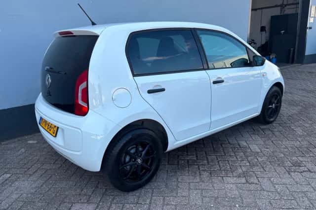 Volkswagen Up! (2015) thumbnail 6