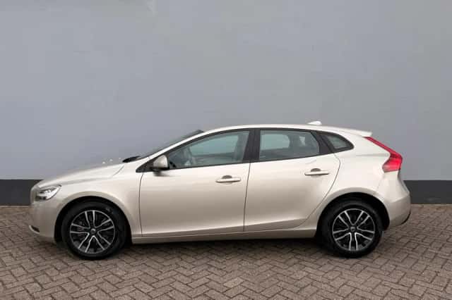 Volvo V40 (2016) thumbnail 3