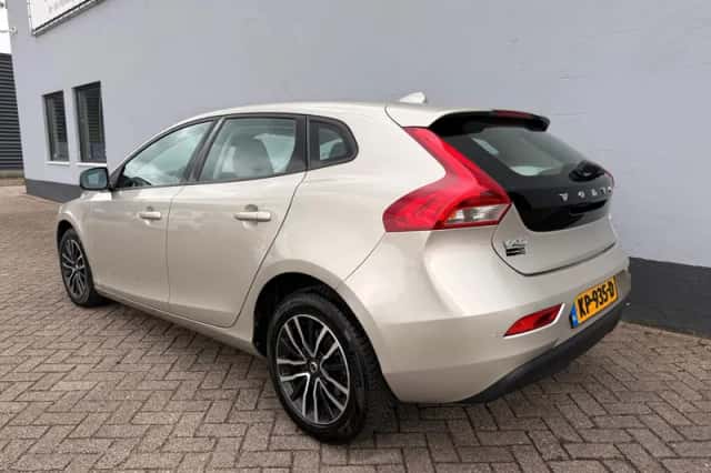 Volvo V40 (2016) thumbnail 4