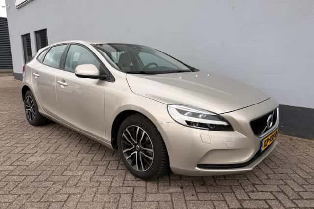 Volvo V40 (2016) thumbnail 5