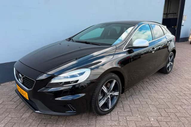Volvo V40 (2016) thumbnail 1