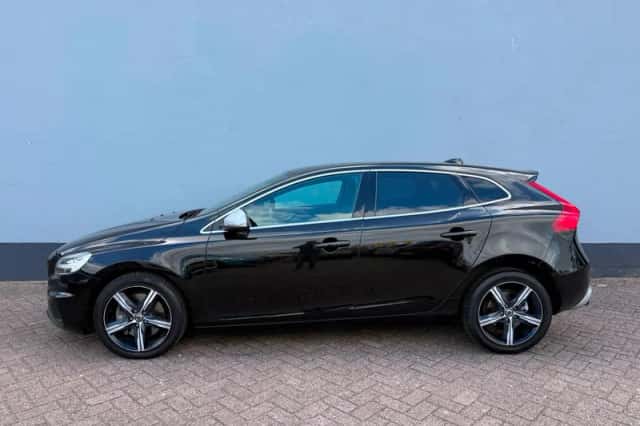 Volvo V40 (2016) thumbnail 2