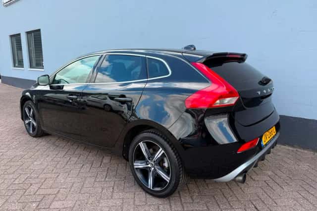Volvo V40 (2016) thumbnail 3