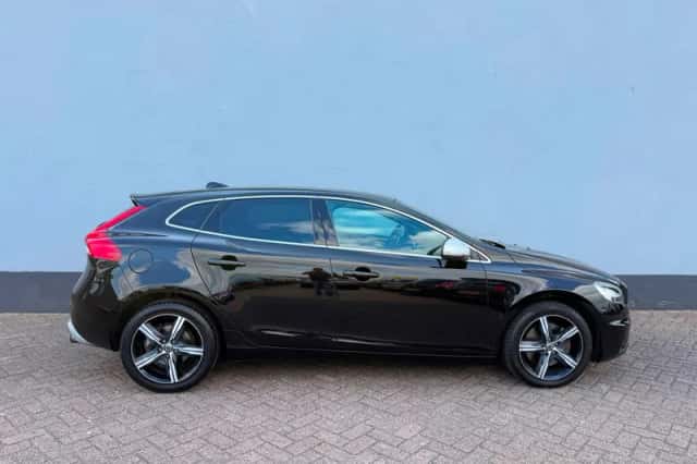 Volvo V40 (2016) thumbnail 4