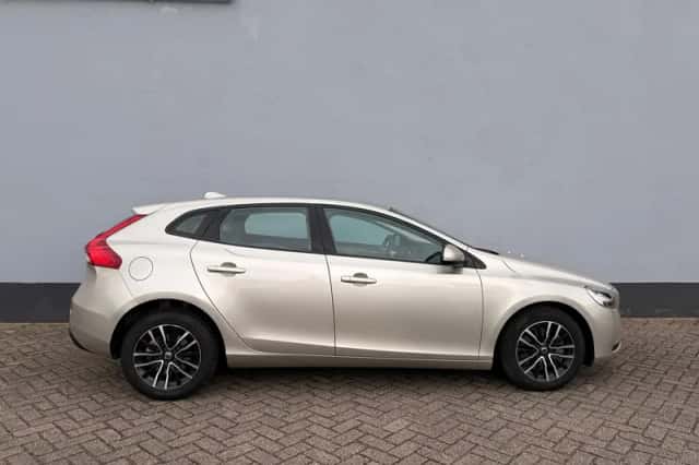 Volvo V40 (2016) thumbnail 5