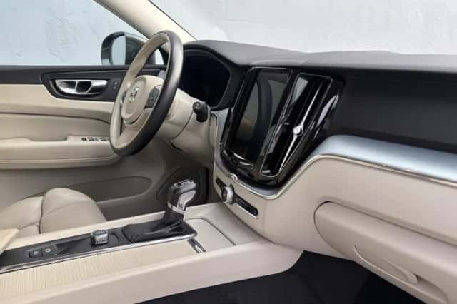 Volvo XC60 (2018) thumbnail 11