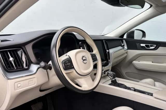 Volvo XC60 (2018) thumbnail 7