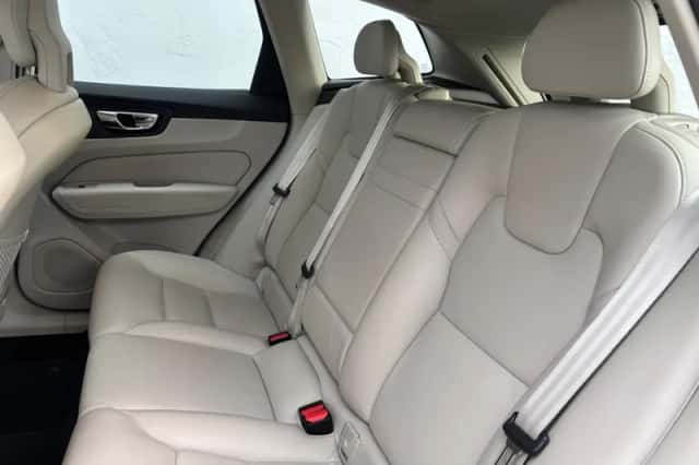 Volvo XC60 (2018) thumbnail 9