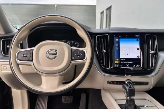 Volvo XC60 (2018) thumbnail 10