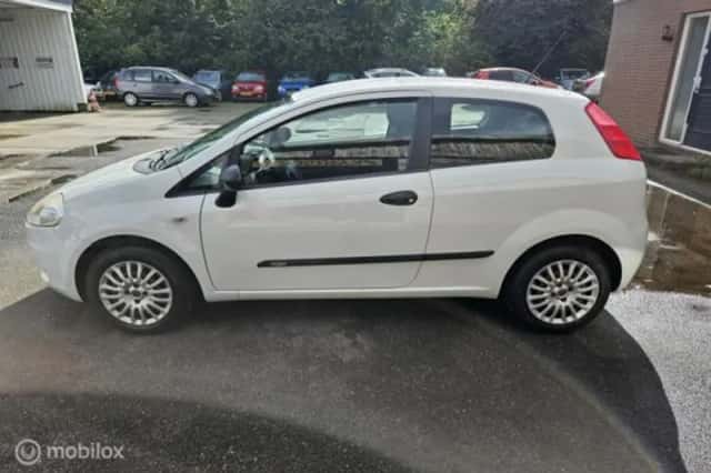 Fiat Grande (2010) thumbnail 2