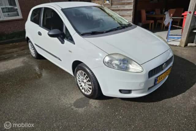 Fiat Grande (2010) thumbnail 3