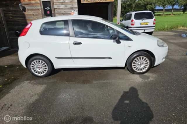 Fiat Grande (2010) thumbnail 4