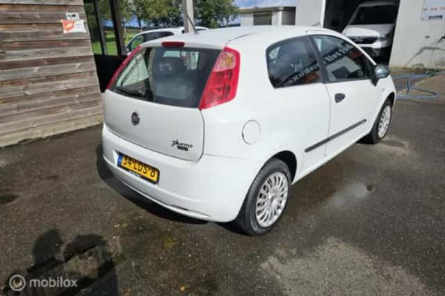 Fiat Grande (2010) thumbnail 5