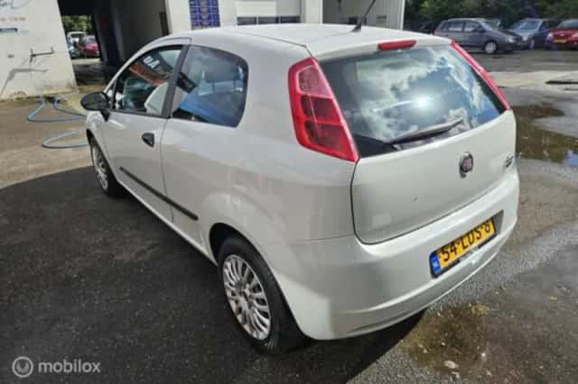 Fiat Grande (2010) thumbnail 6