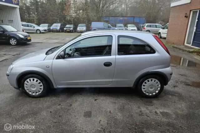Opel Corsa (2005) thumbnail 2
