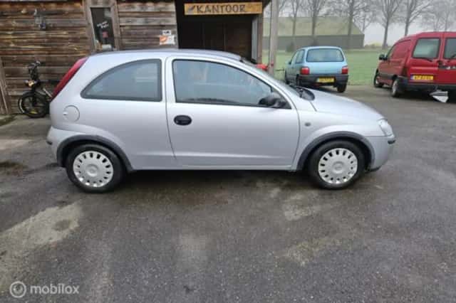 Opel Corsa (2005) thumbnail 4