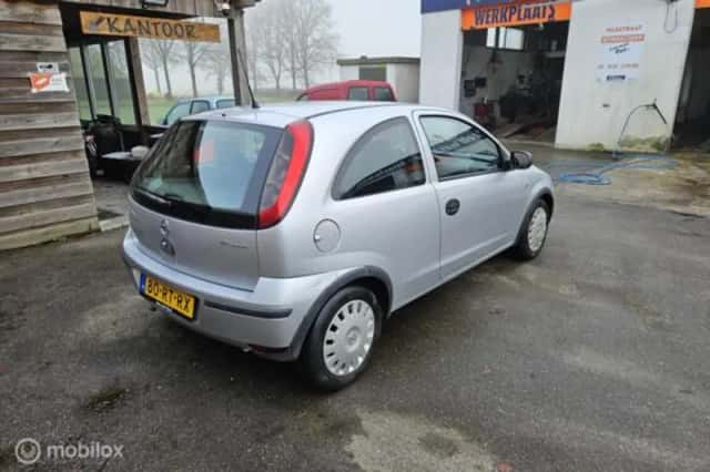 Opel Corsa (2005) thumbnail 5