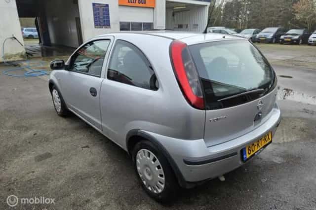 Opel Corsa (2005) thumbnail 6