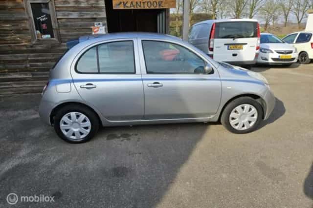 Nissan Micra (2004) thumbnail 4