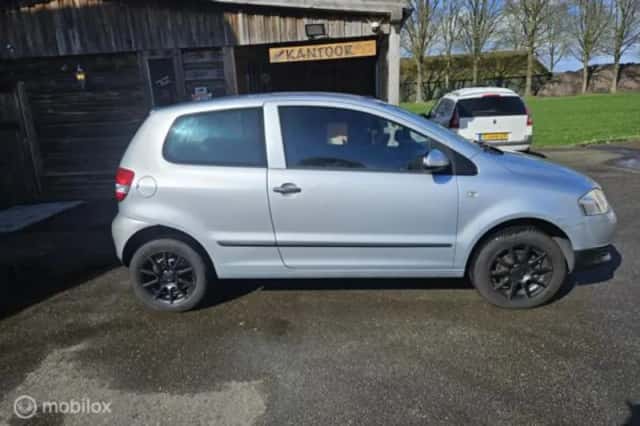 Volkswagen Fox (2008) thumbnail 2