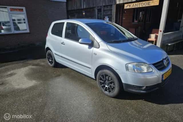Volkswagen Fox (2008) thumbnail 3