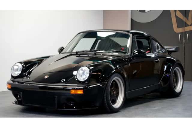 Porsche 911 (1976) thumbnail 3