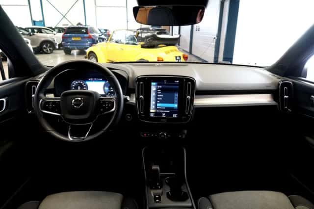 Volvo XC40 (2022) thumbnail 2