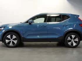 Volvo XC40 (2022) thumbnail 3
