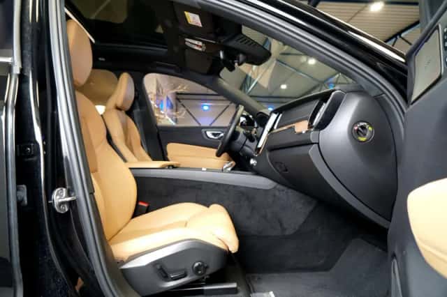 Volvo XC60 (2023) thumbnail 2
