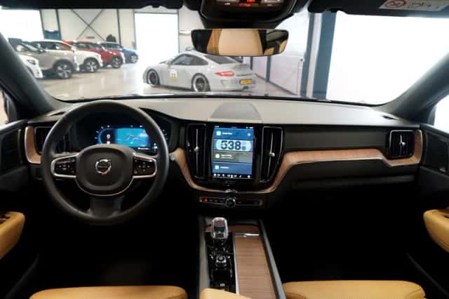 Volvo XC60 (2023) thumbnail 4