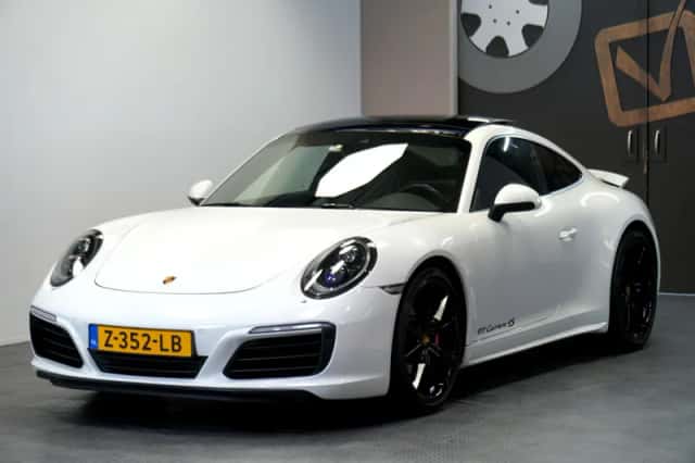 Porsche 911 (2017) thumbnail 1