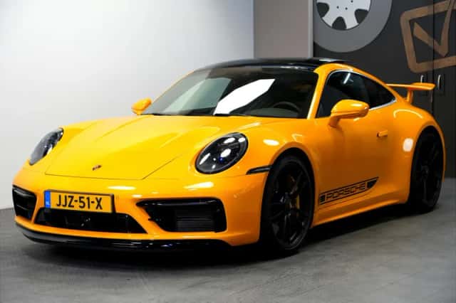 Porsche 911 (2023) thumbnail 1