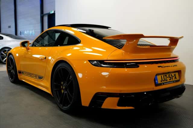 Porsche 911 (2023) thumbnail 3