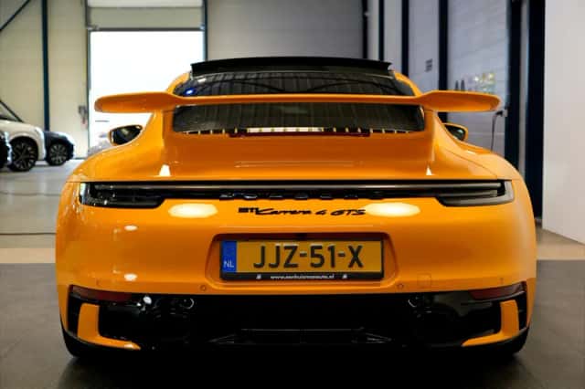 Porsche 911 (2023) thumbnail 5