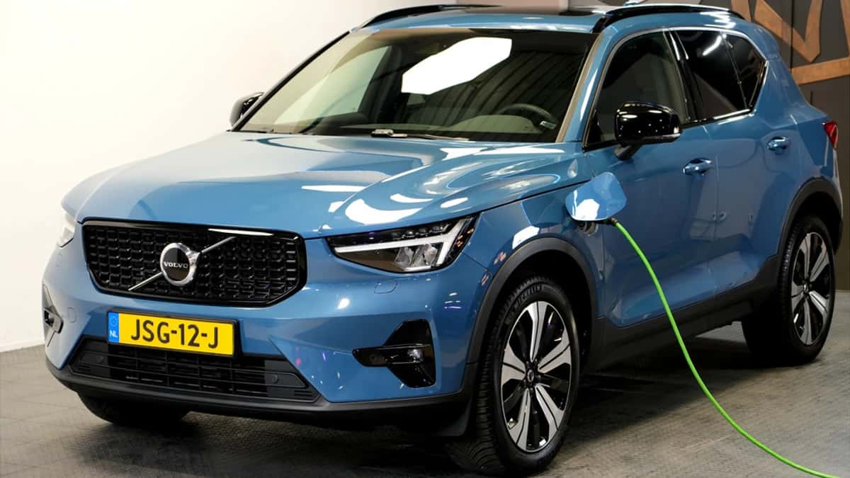 Volvo XC40 (2023) — foto 1