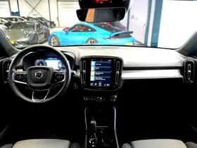 Volvo XC40 (2023) thumbnail 2