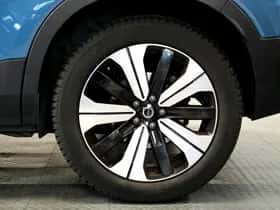 Volvo XC40 (2023) thumbnail 9