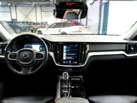 Volvo V60 (2021) thumbnail 2