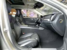 Volvo V60 (2021) thumbnail 4
