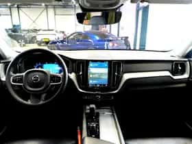 Volvo XC60 (2023) thumbnail 2