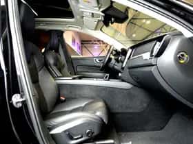 Volvo XC60 (2023) thumbnail 4