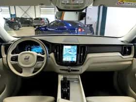 Volvo XC60 (2023) thumbnail 2
