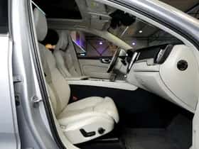 Volvo XC60 (2023) thumbnail 4