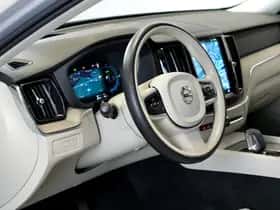 Volvo XC60 (2023) thumbnail 10