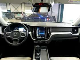 Volvo XC60 (2020) thumbnail 2
